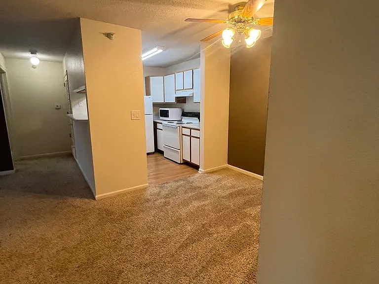 Ashley Square Apartments — Photo 45