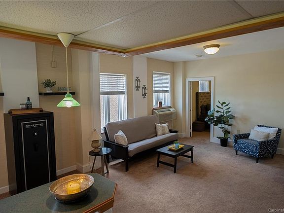 5th image of 538 N Main St APT 422