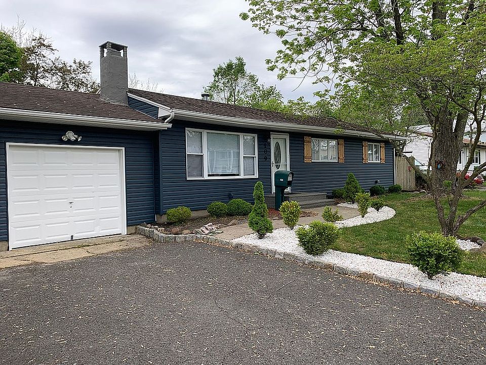 1st image of 109 Fairway Dr
