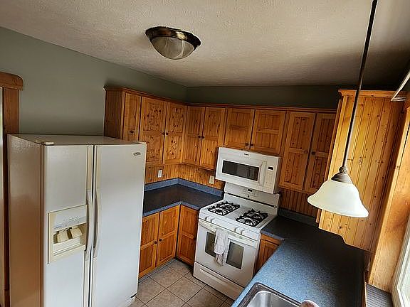 4th image of 3029 N Delaware Ave