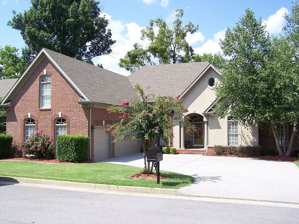 Handsome one story living w/large bonus room up!