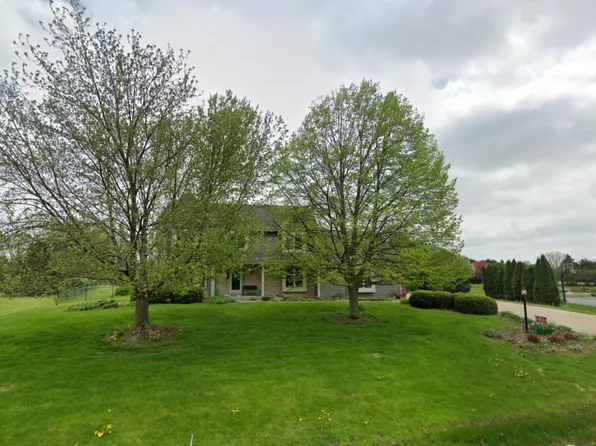 S46W25665 Shadow Ridge DRIVE, Waukesha, WI 53189