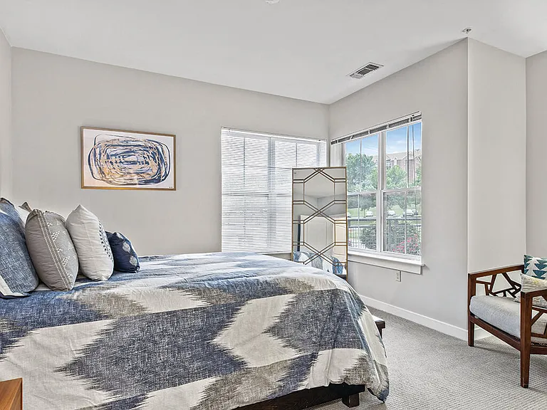 Axis Admiral's Hill Apartments — Photo 7