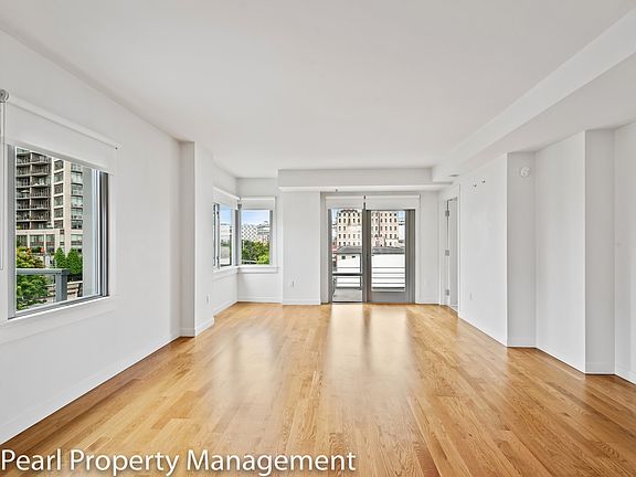 3rd image of 1310 NW Naito Pkwy Unit 409