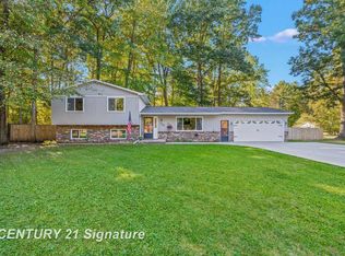 2549 N Eight Mile Rd, Sanford, MI 48657