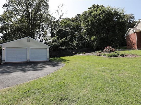 4th image of 1208 Camden Dr