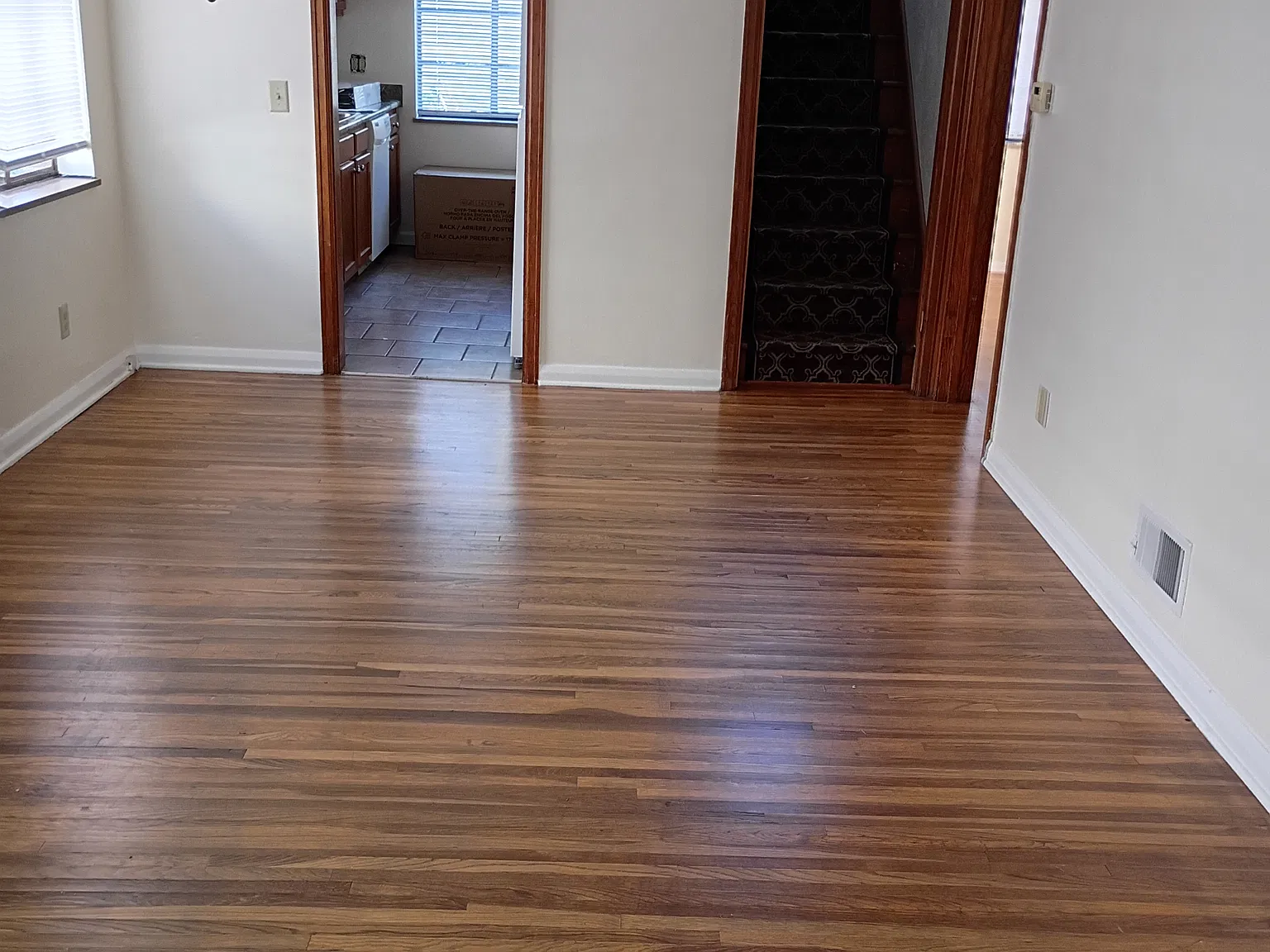 3 bed, 1125 sqft, $1,300 — Photo 2