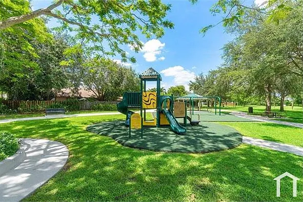 1367 Riverside Cir #1 — Photo 35