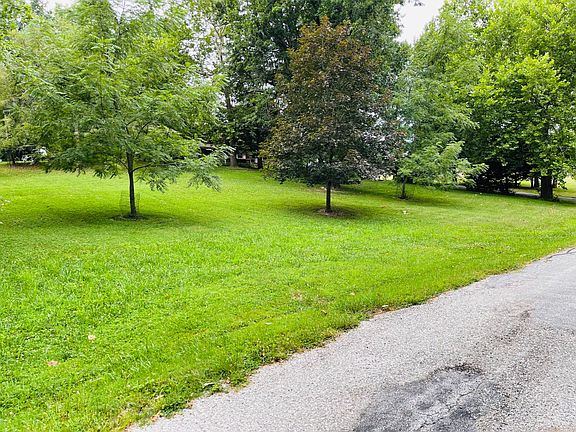 3rd image of 425 Meadow Creek Dr