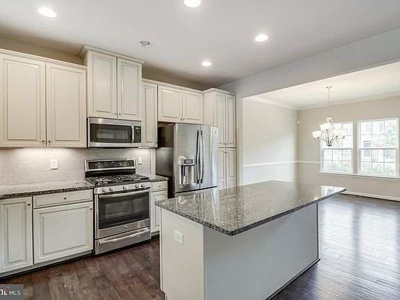 4th image of 119 E General Grey Ct