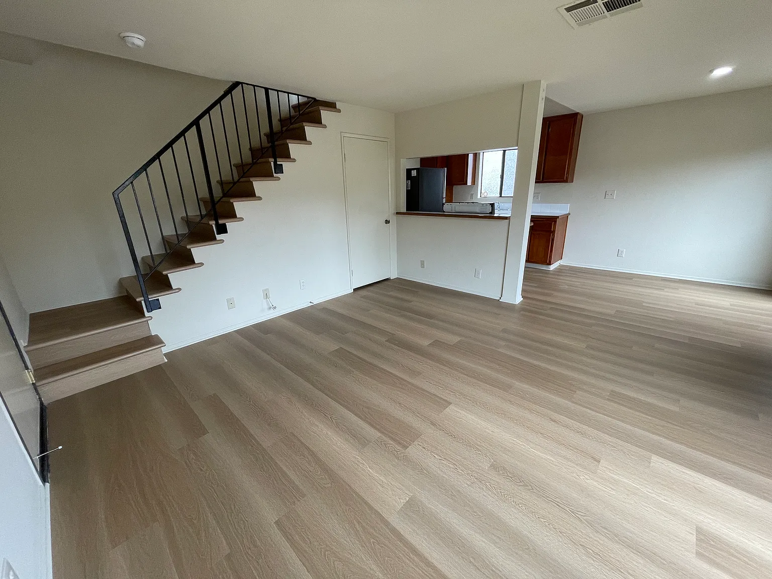 2 bed, 1000 sqft, $2,995 — Photo 4