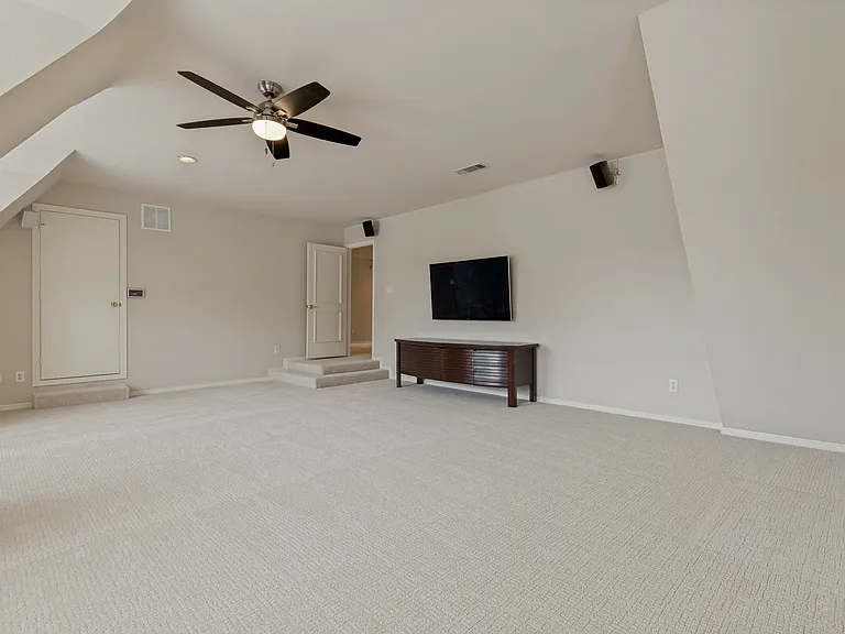 804 Waterbury Ct — Photo 31