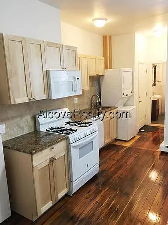 3 bed, 1.0 bath, $4,500 — Photo 2