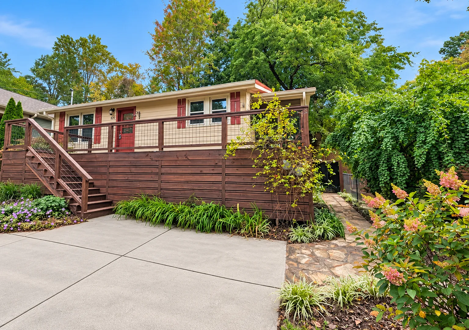 Charming Black Mountain Cottage! — Photo 3