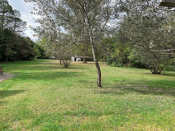 Back yard & small barn