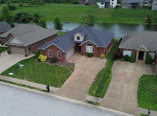5820 Waterstone Dr, Newburgh, IN 47630