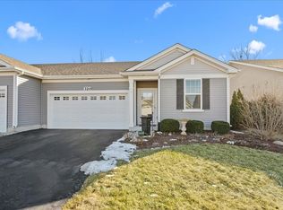 320 Sussex Ln, North Aurora, IL 60542