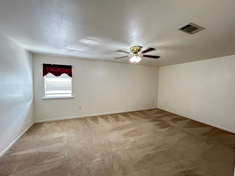 211 Greenbriar Dr — Photo 15