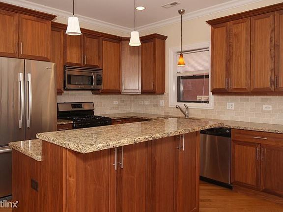 2nd image of 3231 N Kenmore Ave APT 1N