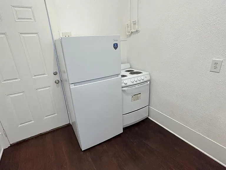 2514 Avenue M #2 — Photo 6