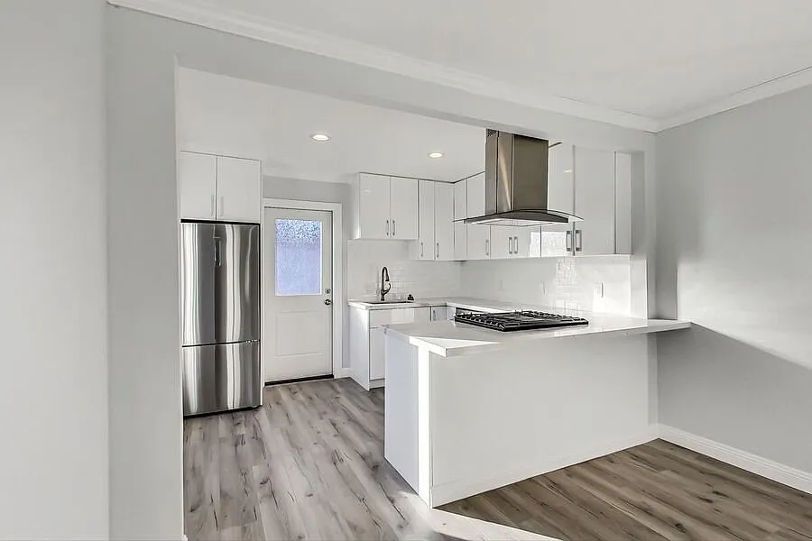 Nicely Remodeled with Modern Kitchen, Laundry in Unit and Parking! — Photo 3