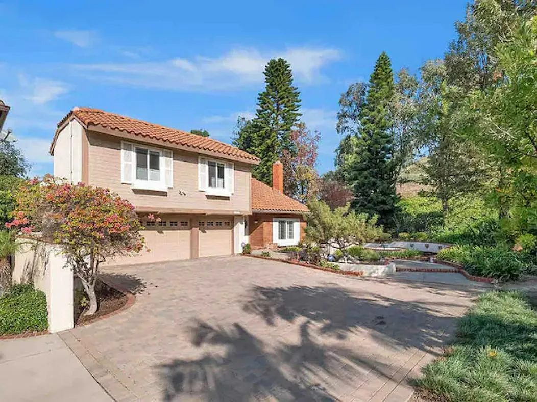 6455 E Oakview Ln — Photo 2