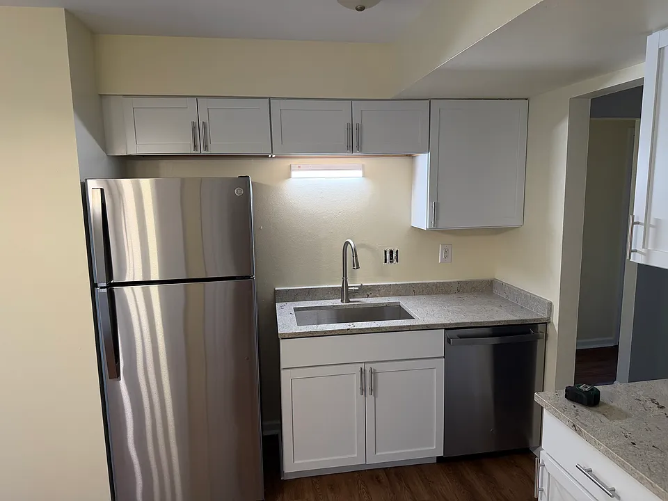 212 Logan St #2