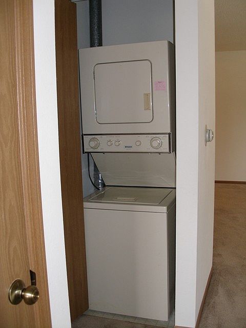 301-315 O'Neil Street Lake Mills laundry closet image 2_02132017