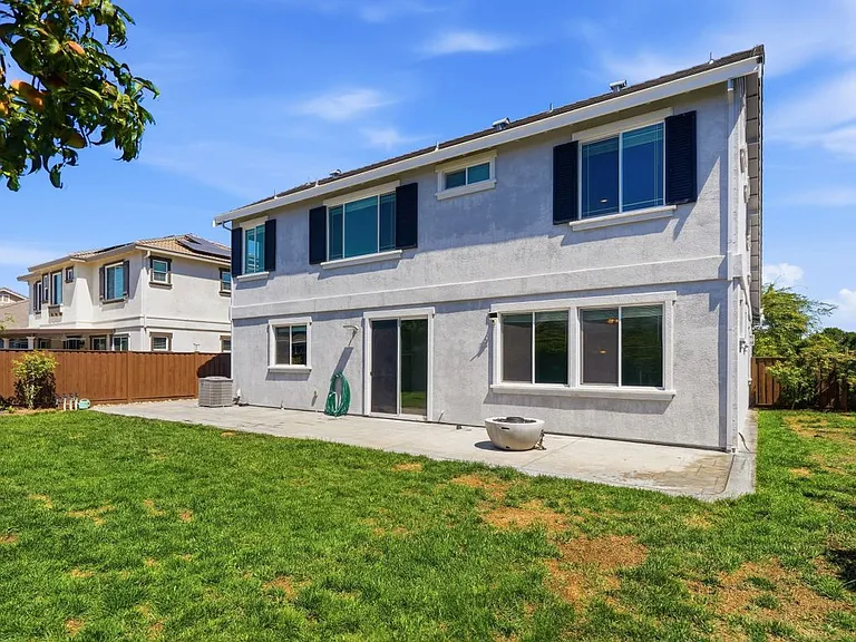 453 Diamond Peak Ln — Photo 38