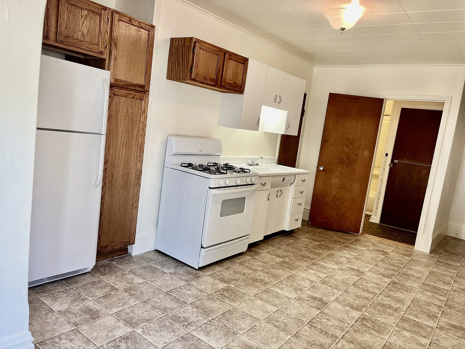 322 N Washington St - Apt 2 — Photo 2