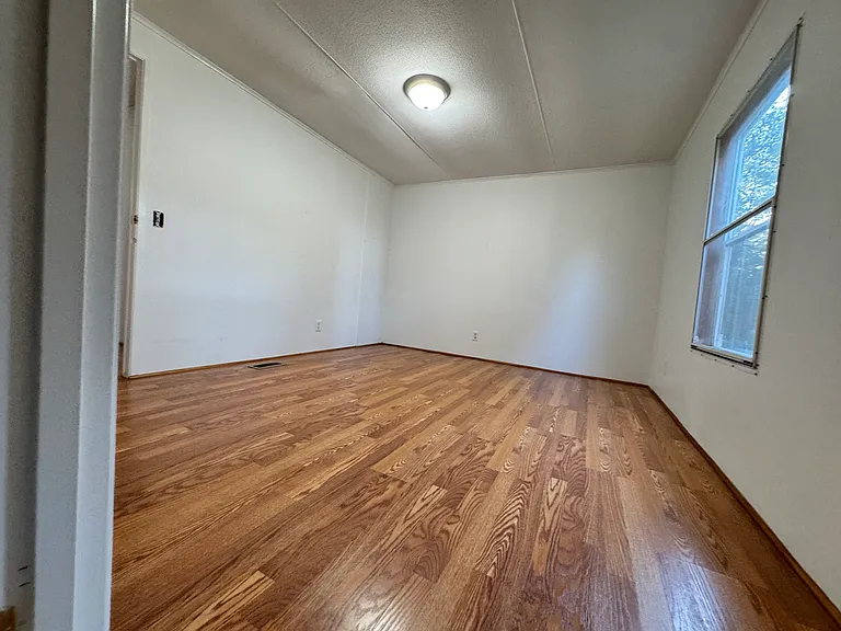 Large 3rd bedroom with Walkin closet