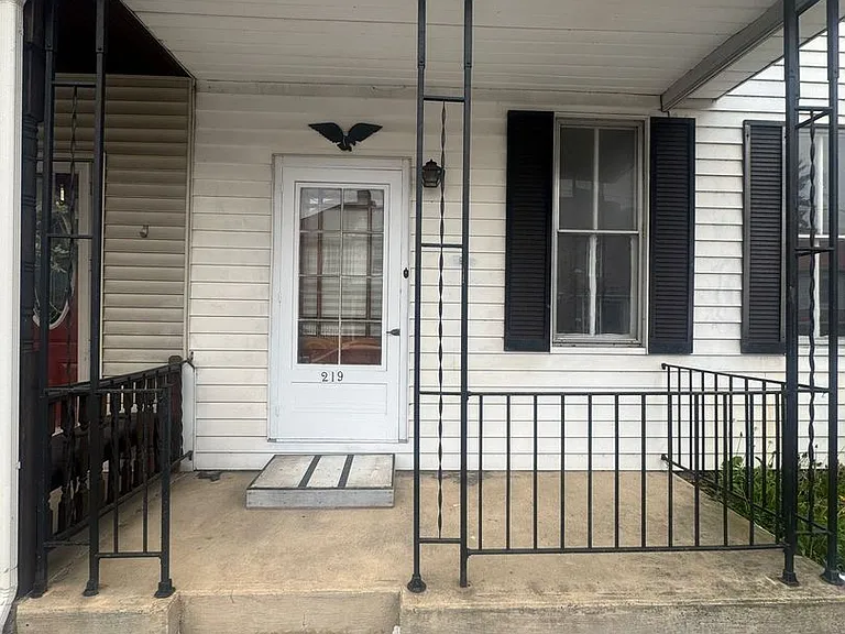 219 Market St — Photo 2