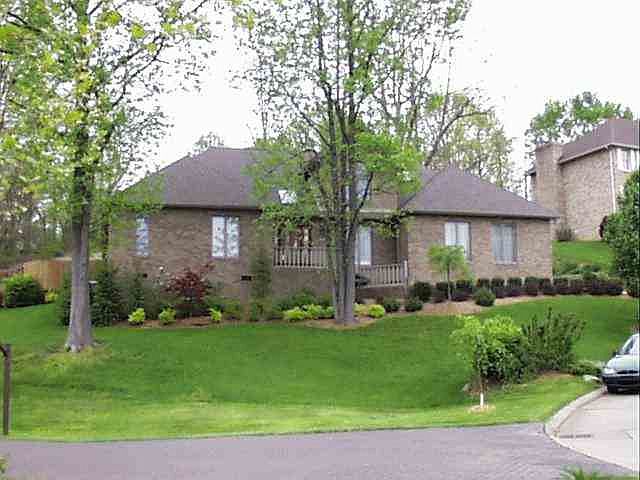 1st image of 735 Oxford Dr