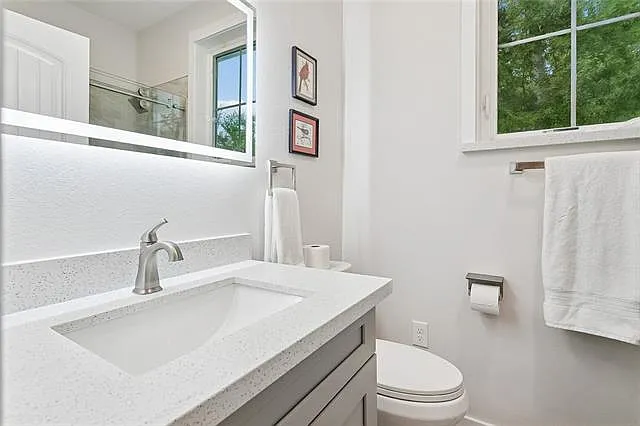 418 Lafitte St — Photo 8