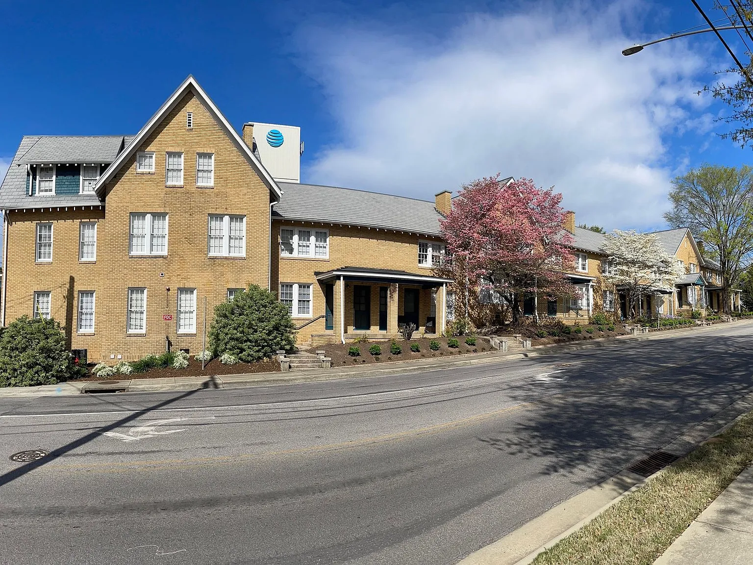 Armstrong Apartments — Photo 2