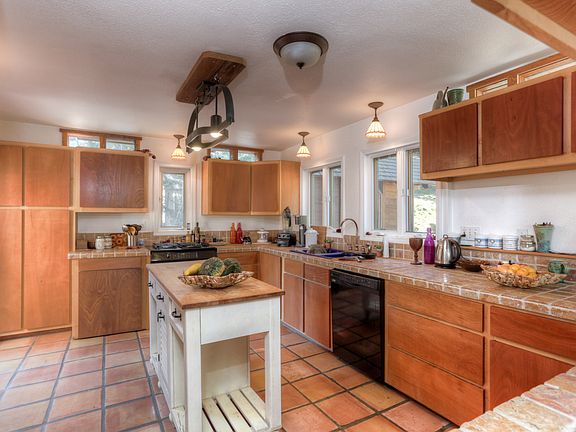 5th image of 127 Strawberry Ln