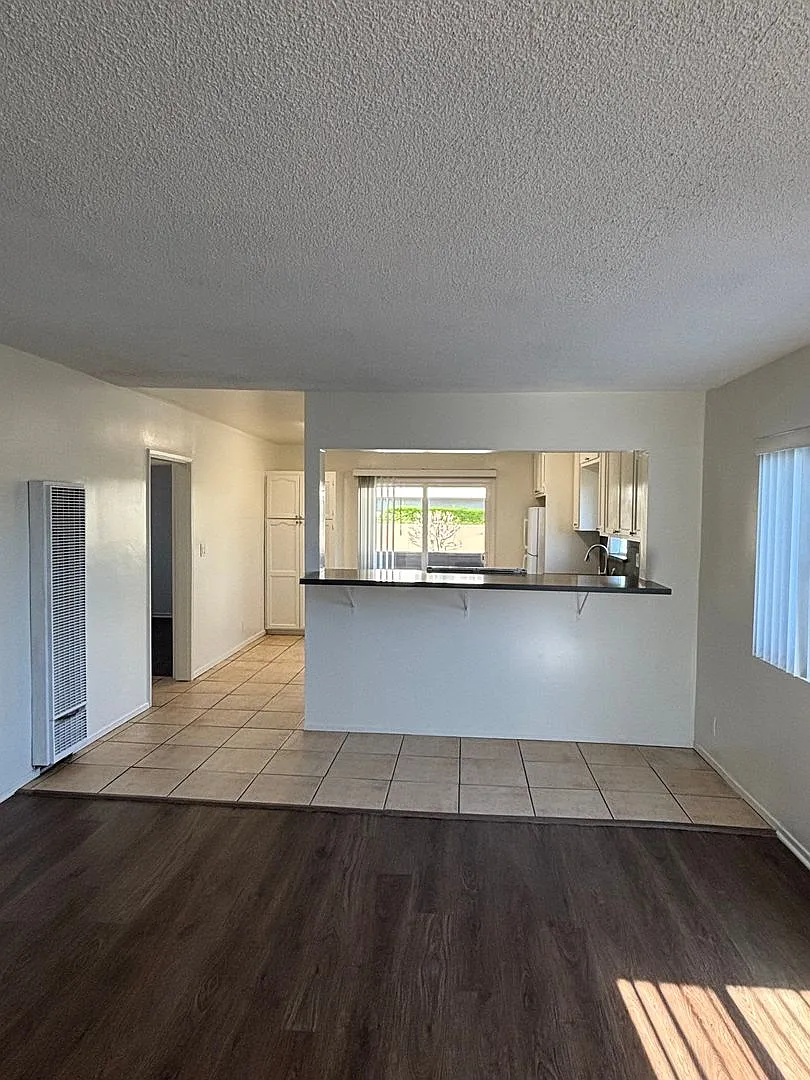 Marketing Special!! - Spacious 4 Bed/2 Bath Apartment For Rent In San Pedro — Photo 1