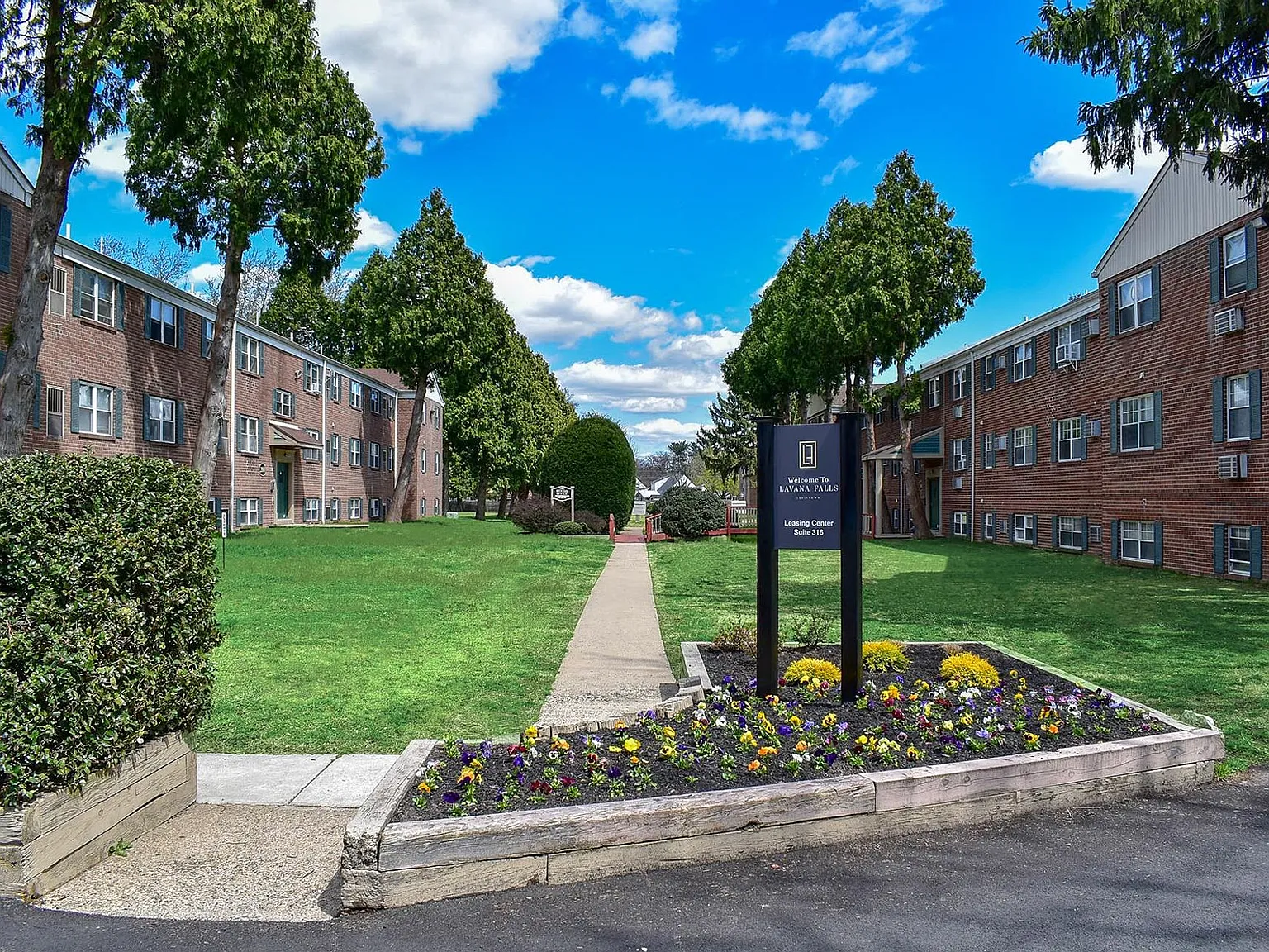 Lavana Falls Apartments — Photo 2