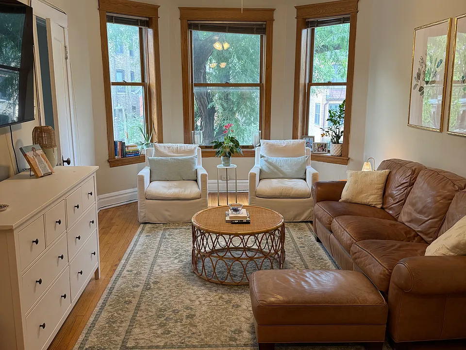 902 W Wrightwood Ave #2W