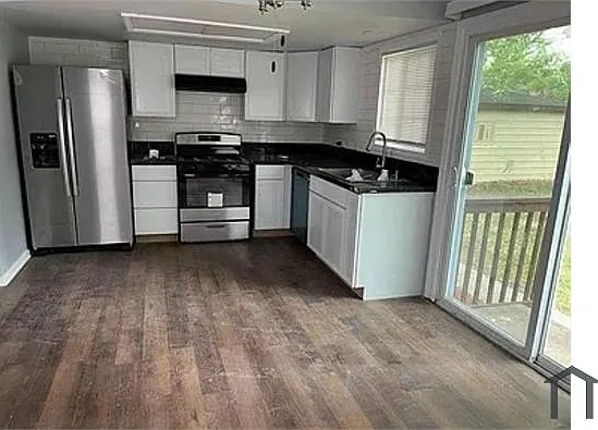 4 bed, $2,700 — Photo 4