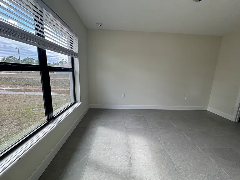 1202 W 17th St — Photo 13