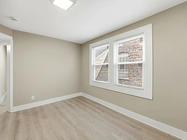 1217 N Harding Ave #2 — Photo 4