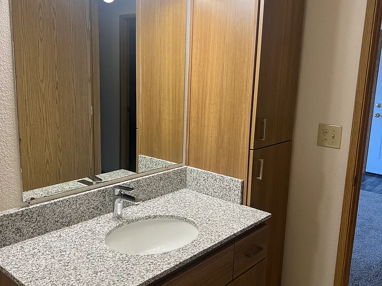 Silverpark Apartments — Photo 4