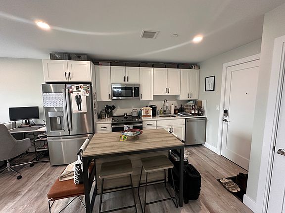 4th image of 200-204 Old Colony Ave #405