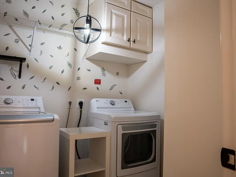 42243 Canary Grass Sq — Photo 46