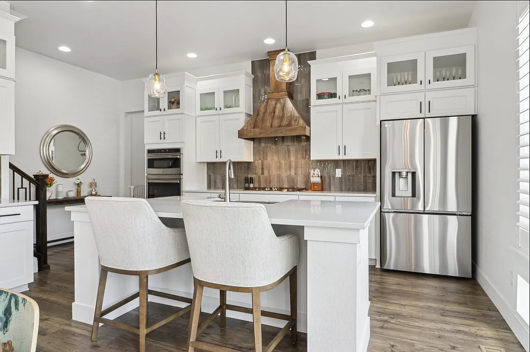 4 bed, 3723 sqft, $4,400 — Photo 3