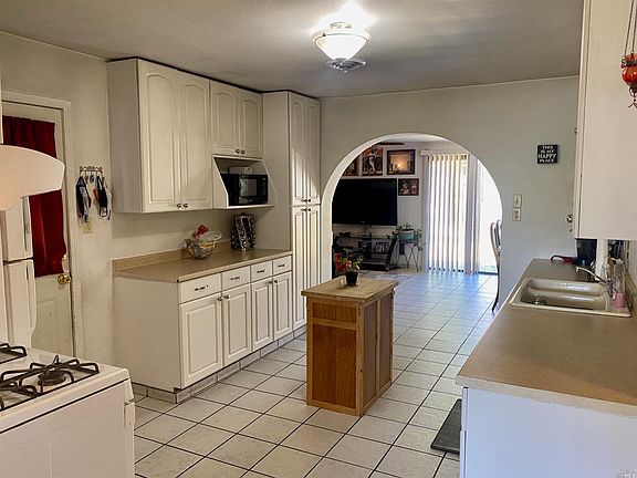 4th image of 1350 Rose Ave