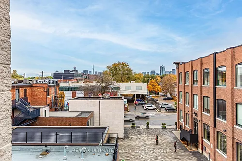 996 Queen St E #5 Photo 1