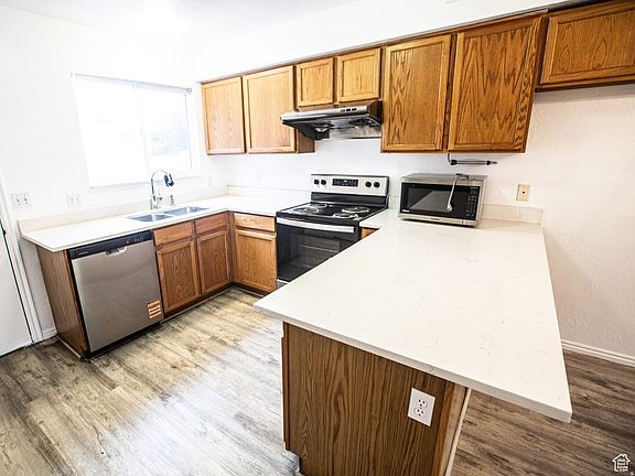 4th image of 475 N Redwood Rd Unit 30