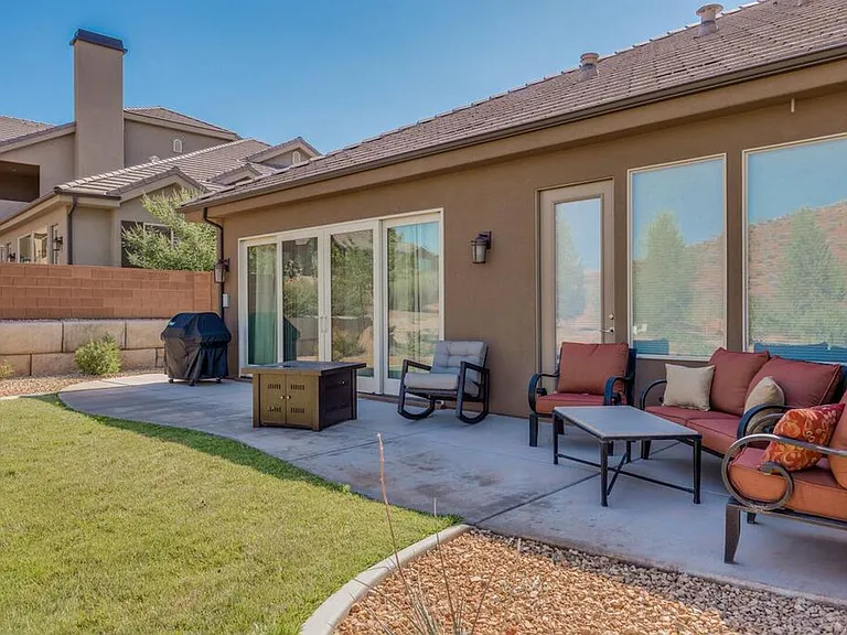 N Coral Ridge Dr — Photo 22